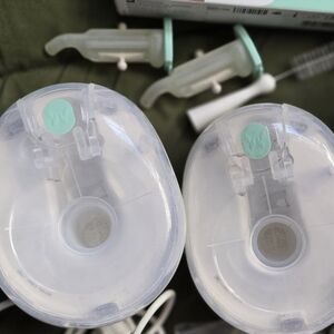 Breast Pump Collection Cups with Mint Accents And Willow Pumps